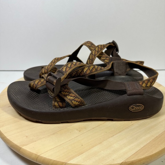 Chaco Z/2 Men\'s Hiking Sport Sandals Toe Loop Size 10 Brown Graphic Camp Trail